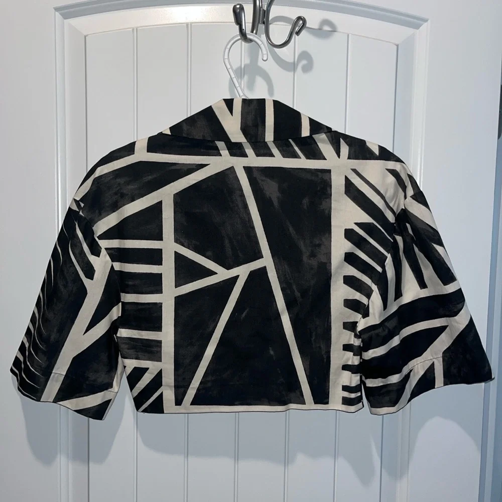 Zara Women’s Black and White Geometric Print Short Sleeve Crop Top Blouse Size S - Picture 3 of 10